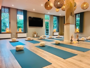 "Die Kraft des gegenwärtigen Moments" – Yogawochenende mit Anja Radharani Birkner und Christin Diekhaus Röttger im Haus am See / Dümmer